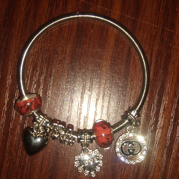 Fashion bracelet preloved charm bracelet - Picture 1 of 4